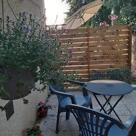 Location Saisonniere Avec Piscine Et Terrasse Au Pied Du Luberon Lauris Exterior foto