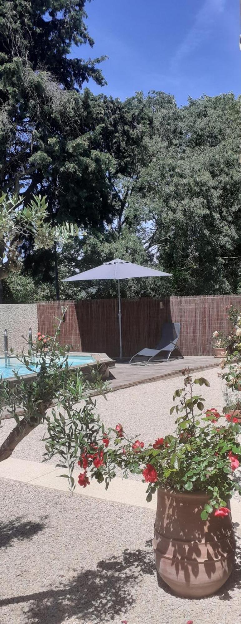 Location Saisonniere Avec Piscine Et Terrasse Au Pied Du Luberon Lauris Exterior foto